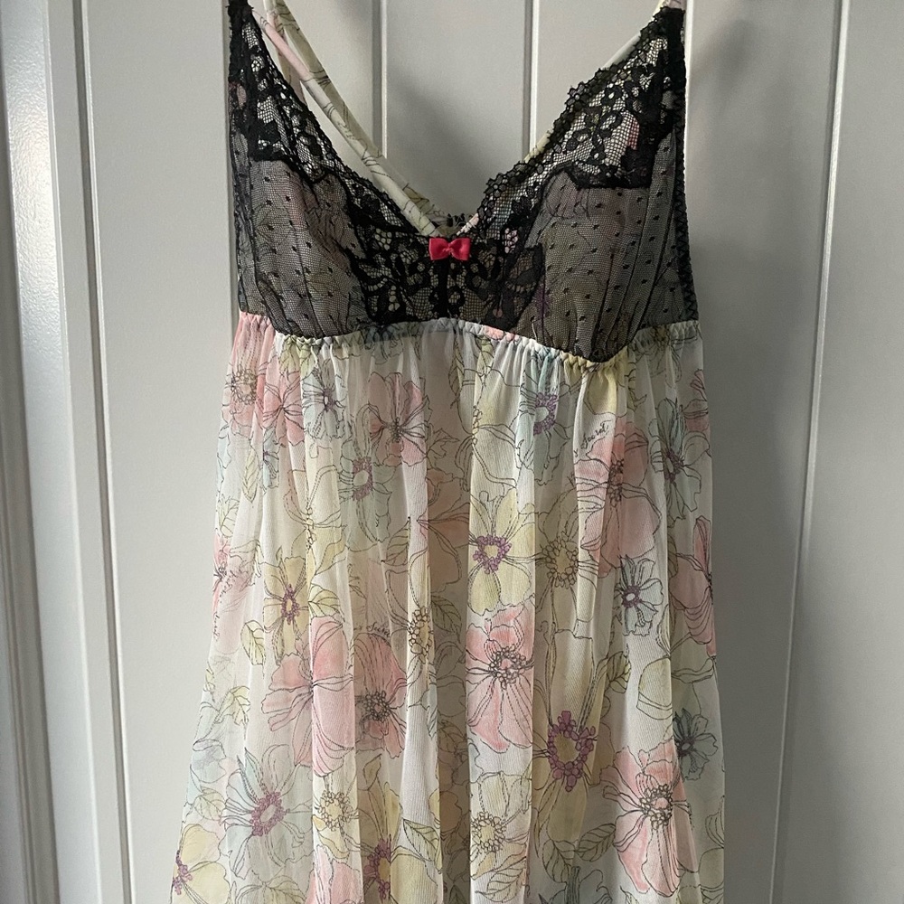 VICTORIAS SECRET BABYDOLL AND THONG